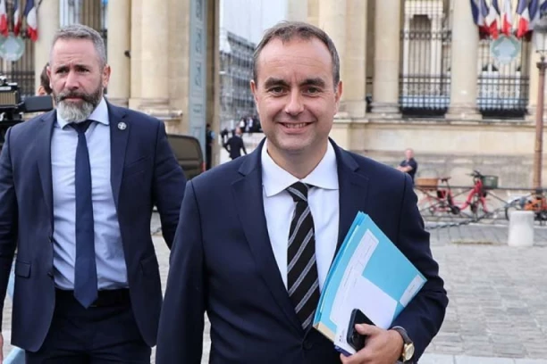 "MORAJU DA SE DOGODE PROMENE": Prva izjava novog premijera Francuske! Evo kako je reagovao na BLOKADERSKI HAOS na ulicama