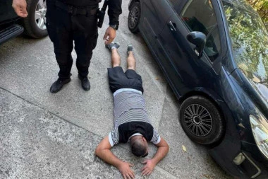 UHAPŠEN ŠKALJARAC U PODGORICI! Jovović pokušao da pobegne policiji! (FOTO)