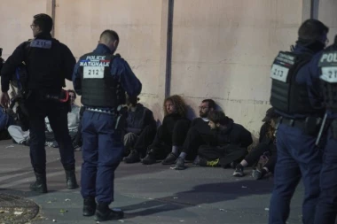 POČELO JE! Najmanje 83 osobe uhapšene na protestima, policija RAZMONTIRALA BLOKADERE (FOTO)