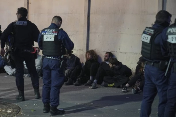 POČELO JE! Najmanje 83 osobe uhapšene na protestima, policija RAZMONTIRALA BLOKADERE (FOTO)