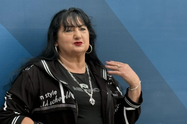 MILOSAVA SMUVALA 17 GODINA MLAĐEG! Otkrivenis svi detalji TAJNE VEZE I VRELIH MASAŽA! (VIDEO)