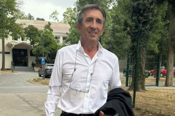 PRVO POJAVLJIVANJE ŽIKE JAKŠIĆA NAKON MOŽDANOG UDARA! Ovo je TRENUTNO stanje voditelja "Granda", vodio ŽIVOTNU BITKU u bolnici (GALERIJA, VIDEO)