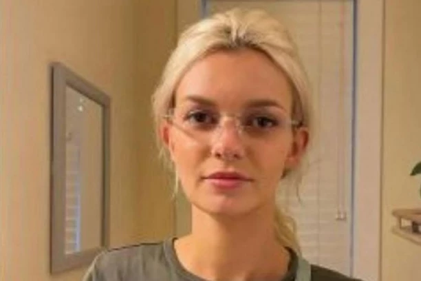 DOK JE IRINA UMIRALA, POGLEDAJTE ŠTA SU RADILI OSTALI PUTNICI! Pojavio se NOVI JEZIVI SNIMAK UBISTVA Ukrajinke (23) u vozu! (UZNEMIRUJUĆE!)