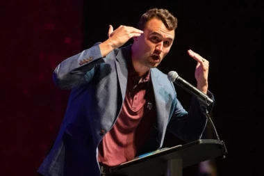 PRE NEGO ŠTO JE UPUCAN, ČARLI GOVORIO O MASOVNIM UBICAMA! Evo kako je glasilo pitanje iz publike - DA LI JE ON NEŠTO ZNAO? (VIDEO)