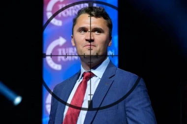 ATENTATOR ČARLIJA KIRKA VIKAO "UBIJTE ME!" Novi snimak hapšenja! (VIDEO)