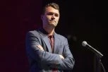 "ODVRATNI PSIHOPATA": Profesorka najstrašnije izvređala ubijenog ČARLIJA KIRKA, PA DOBILA SKORO 2 MILIONA DOLARA ZA TO! (FOTO)