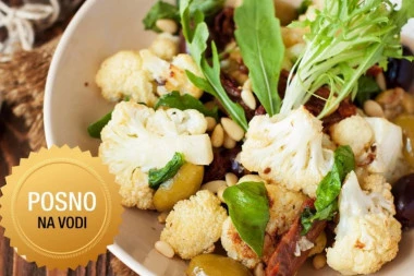 MANASTIRSKA POSNA OBROK-SALATA NA VODI: Stari recept koji iznenađuje bogatstvom ukusa – idealno jelo za dane najstrožijeg posta