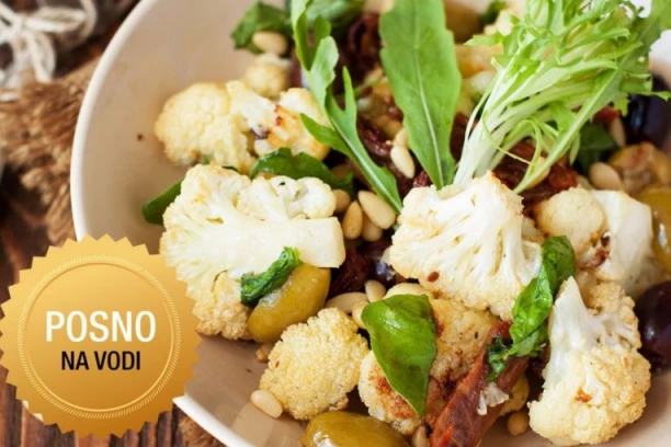 MANASTIRSKA POSNA OBROK-SALATA NA VODI: Stari recept koji iznenađuje bogatstvom ukusa – idealno jelo za dane najstrožijeg posta