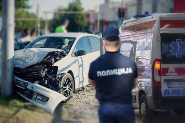 "KAO RAKETA DA JE PALA!" Aleksa (15) ukrao automobil od majke, pa se zakucao u banderu! BORE MU SE ZA ŽIVOT!