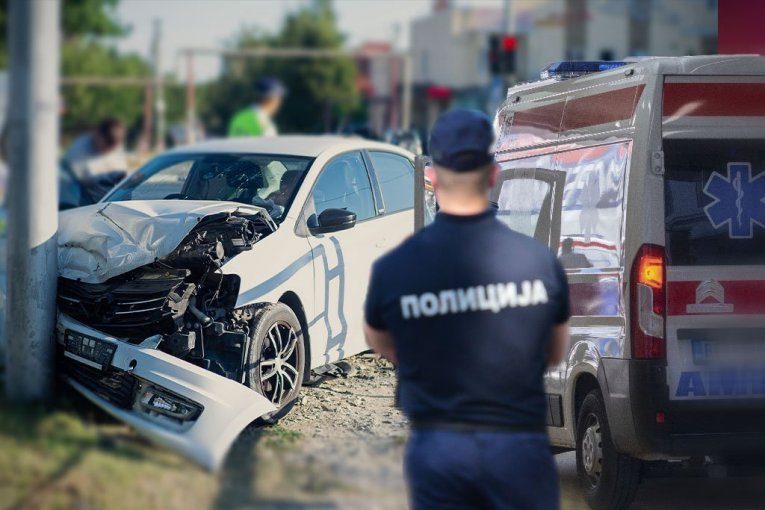 ДЕВУШКА ПОГИБЛА! Страшная авария в Чачаке: автомобиль врезался в светофор!