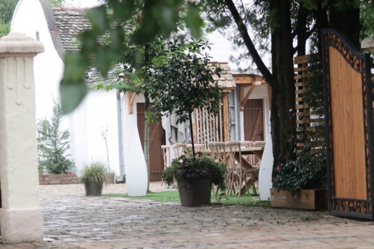 Salaš "Zlatnik" u Krčedinu