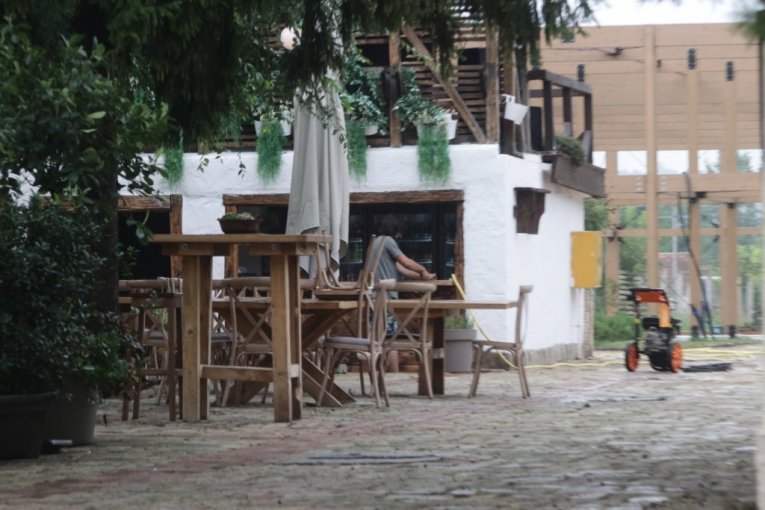 Salaš "Zlatnik" u Krčedinu