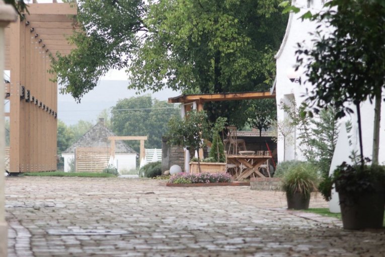 Salaš "Zlatnik" u Krčedinu