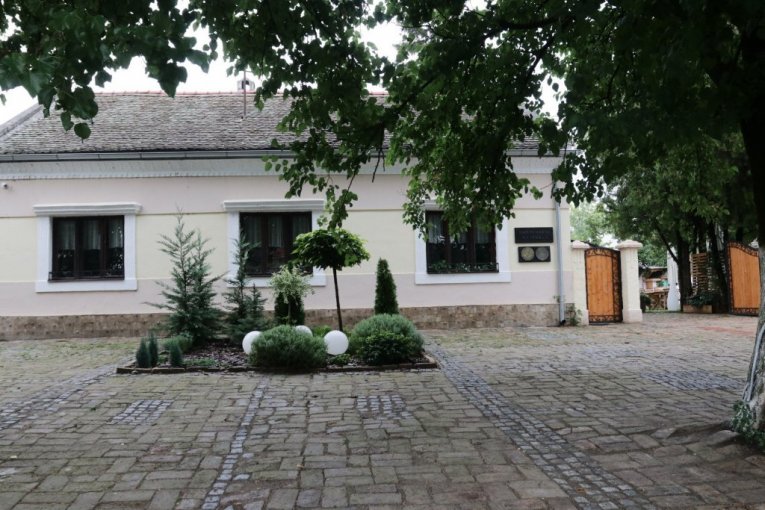 Salaš "Zlatnik" u Krčedinu