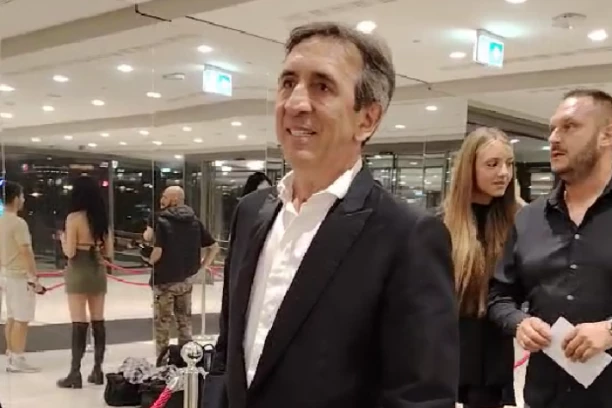 ŽIKA JAKŠIĆ POKUŠAO DA IZBEGNE KAMERE NA PROSLAVI PUNOLETSTVA ĆERKE SAŠE MATIĆA! Voditelj stigao na žurku, ovo nikako nije smeo da propusti! (VIDEO)