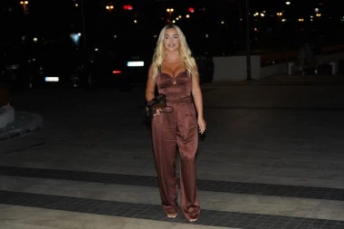 NAŠA PEVAČICA SE DUGO BORILA SA OVOM BOLEŠĆU: Mogla da izgubi ŽIVOT, doktori otkrili šta se desilo ZAISTA! (VIDEO)