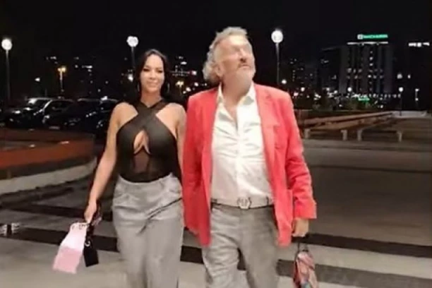 MACA DOVEO BOMBU NA PUNOLESTVO ĆERKE SAŠE MATIĆA! Glumčeva supruga u izazovnom izdanju, BUJNO POPRSJE dolazi do izražaja! (VIDEO)