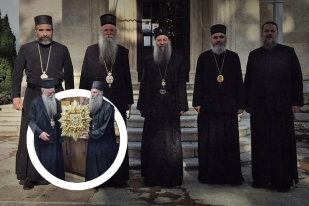 NA USEKOVANJE SVETLOST OBASJALA SVETINJU NA OBALI JADRANSKOG MORA: Patrijarh Porfirije i vladike u manastiru Savina