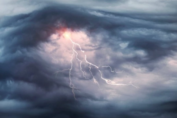 SRBIJA DANAS POD OBLACIMA, A ONDA PREOKRET: Evo kada stižu sunce i toplije vreme