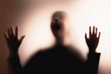 MONSTRUM! Vođa kampa DROGIRAO, PA SILOVAO DECU - stavljao im narkotike u slatkiše!