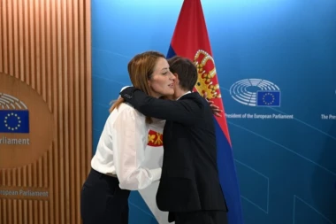 ZAGRLJAJ PRED VAŽAN RAZGOVOR: Ana Brnabić se sastala sa Robertom Mecolom, danas serija susreta u Briselu! (FOTO)