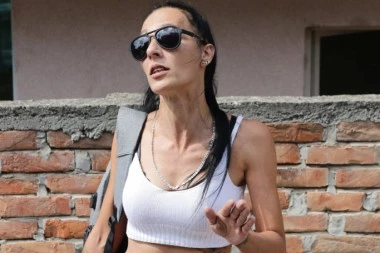 DRAMA PRED ULAZAK U KARANTIN: Odzvanjali jauci nove učesnice "Elite 9", zbog maloletne ćerke joj se slošilo! (VIDEO)