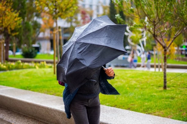 LETU ODZVONILO! Pred nama drastična promena vremena! SPREMITE JAKNE I KIŠOBRANE!