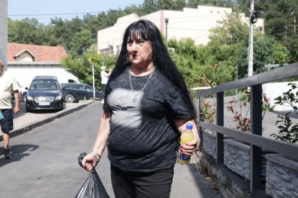 MILOSAVA NAPUSTILA "ELITU 9": Usnimljena kako GRCA U SUZAMA u bolnici (VIDEO)