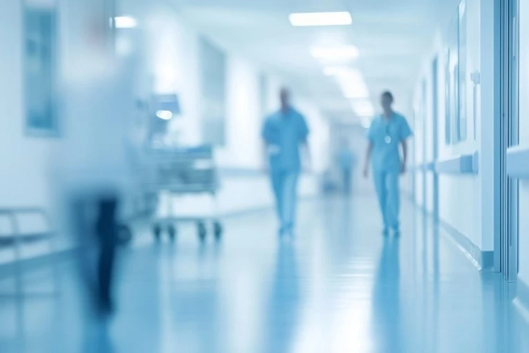 HOROR U BOLNICI U KOMŠILUKU! Pacijente vezivali za krevete, terali ih da čiste i jezivo zlostavljali! SVI ZAPOSLENI PODNELI OSTAVKE!