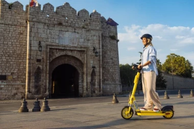 Yandex Go pokrenuo iznajmljivanje električnih trotineta u Nišu