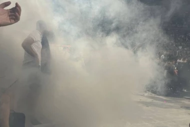 NIJE BILO BAŠ SVEJEDNO: Vatrogasci su hitno reagovali - grobari zapalili Taš! (VIDEO)