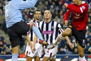 JEZIVO: Čuveni PREMIJERLIGAŠ se bori sa DVE OPAKE bolesti - njegova ćerka obelodanila sve detalje!