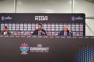 PREDSEDNIK FIBA I IZVRŠNI DIREKTOR GOVORILI O GORUĆIM TEMAMA EVROBASKETA: Pomenuli i saradnju sa NBA, komentarisali suđenje... (VIDEO)