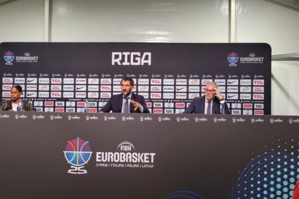 PREDSEDNIK FIBA I IZVRŠNI DIREKTOR GOVORILI O GORUĆIM TEMAMA EVROBASKETA: Pomenuli i saradnju sa NBA, komentarisali suđenje... (VIDEO)