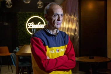 NAŠEG PEVAČA ZAUSTAVILI NA CARINI! Neviđena drama, evo šta je tada morao da uradi da bi ga pustili!