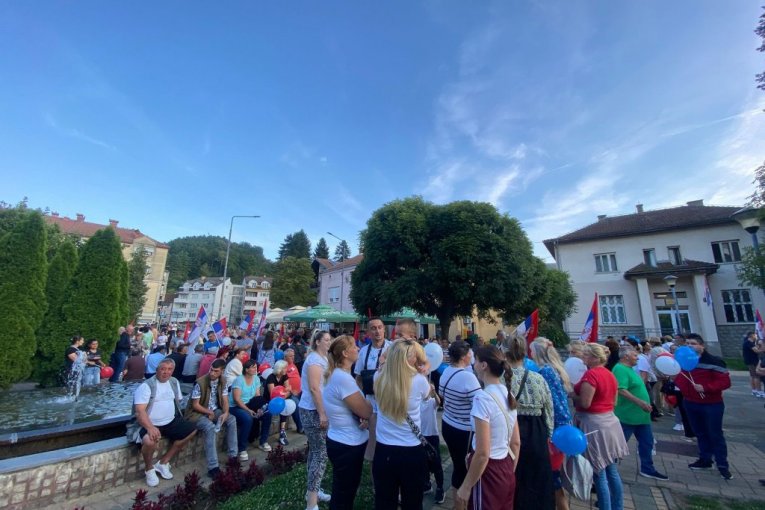 Ustala je cela Srbija!