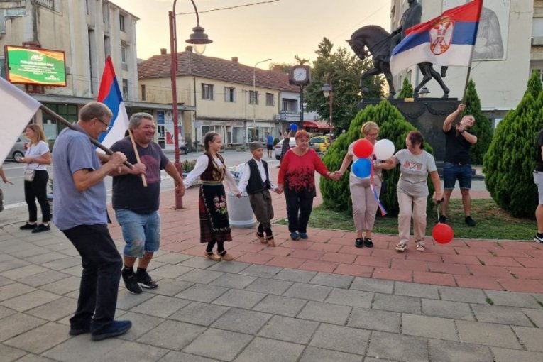 Ustala je cela Srbija!