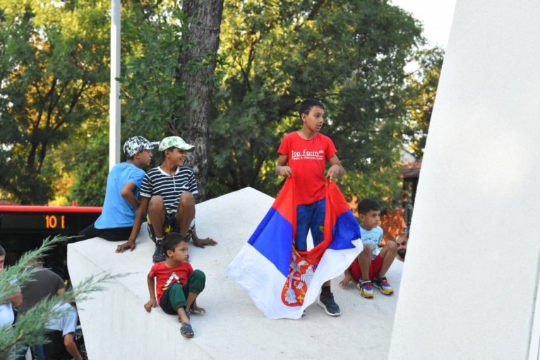 Ustala je cela Srbija!