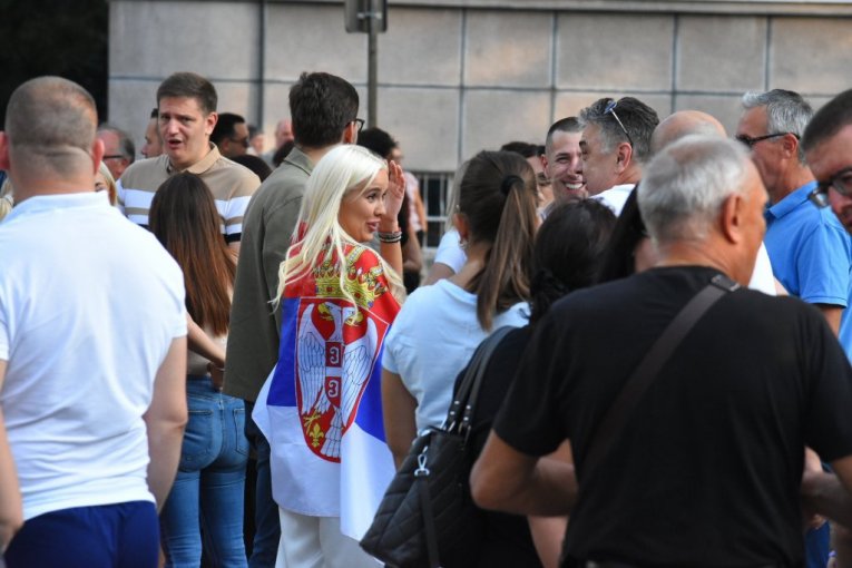 Ustala je cela Srbija!