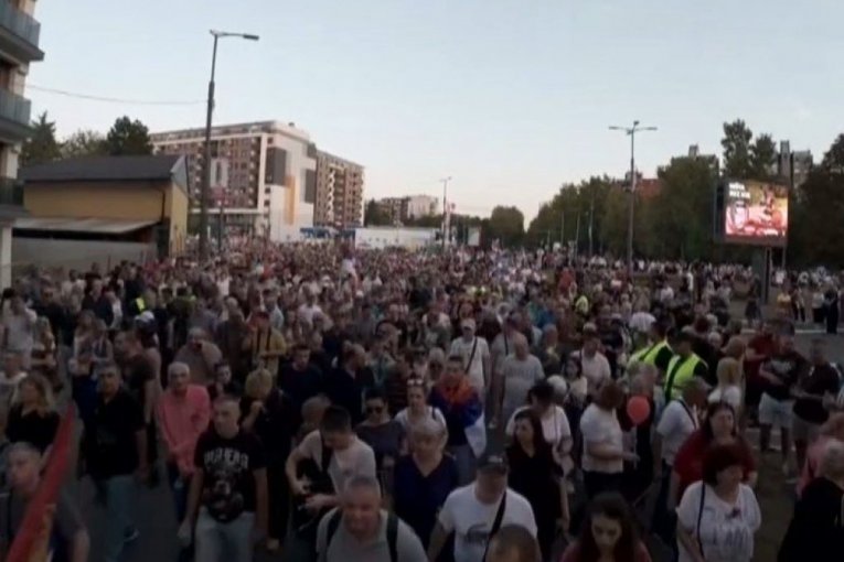 Ustala je cela Srbija!