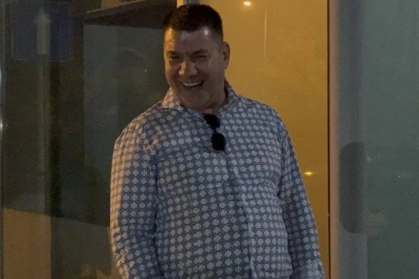 KARAMBOL U ŠIMANOVCIMA - IVAN MARINKOVIĆ PREKINUO INTERVJU MILENE KAČAVENDE! Zbog njihovog susreta stalo sve! (VIDEO)