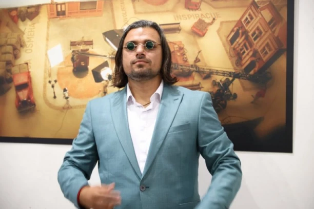 BORA SANTANA NAPRAVIO KARAMBOL: Stvari lete po celoj kući, usledila MAKLJAŽA - učesnicu doveo do LUDILA!