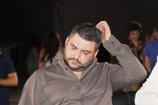 ŽESTOKA KAZNA ZA ASMINA DURDŽIĆA ZA UVREDE NA NACIONALNOJ OSNOVI! Alibaba napušta rijaliti bez honorara!