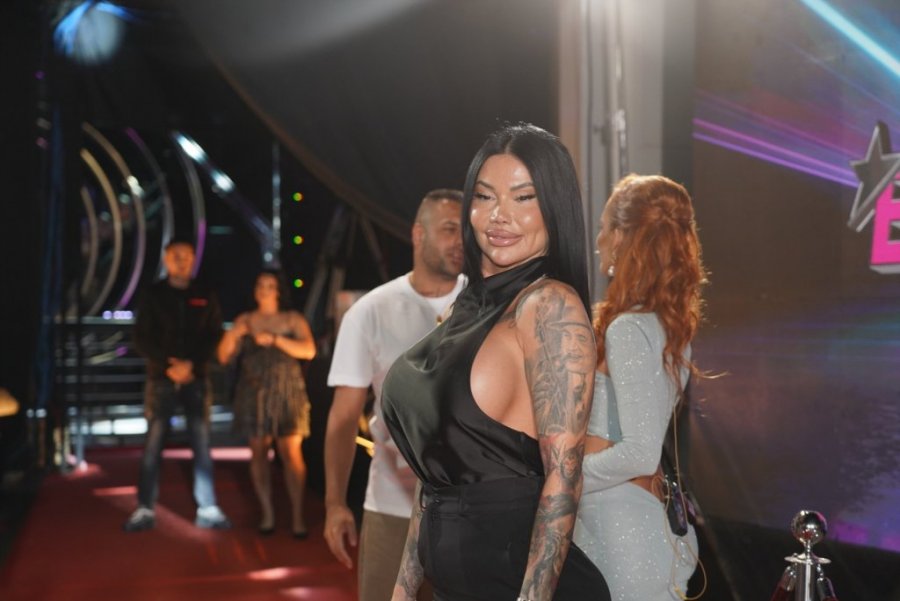 KRV ŠIKLJALA PO KREVETU! Šok-scena u "Eliti 9", starleti pukli SILIKONI! Strahuju za nju! (VIDEO)