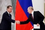 A OD PUTINA ZA ROĐENDAN... Medvedev dobio poklon od svog šefa za 60 leta