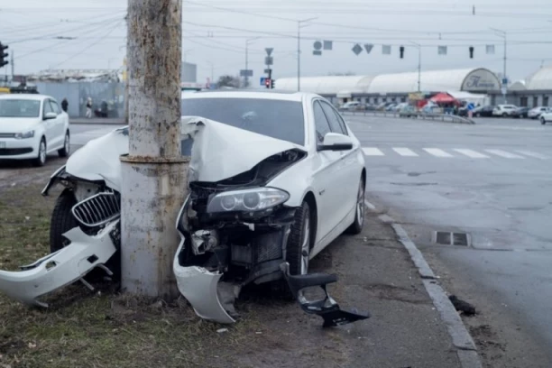 IMA MRTVIH U STRAVIČNOM UDESU! Povređena osoba HITNO prevezena u bolnicu!
