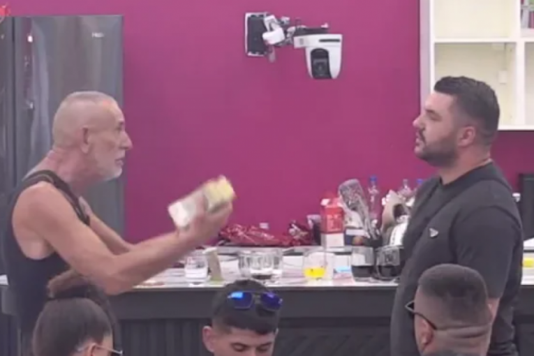 Lepi Mića i Asmin Durdžić ratuju