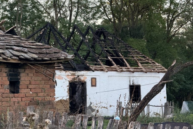 Kuća koju je Srđan zapalio pre zločina