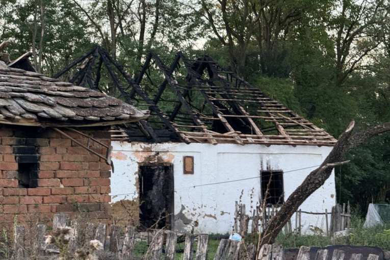 Kuća koju je Srđan zapalio pre zločina