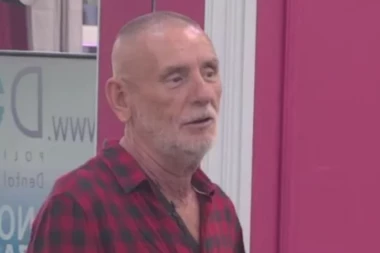 LEPI MIĆA UHVAĆEN NA DELU! Dok svi spavaju u Pabu, on RADI ovo!